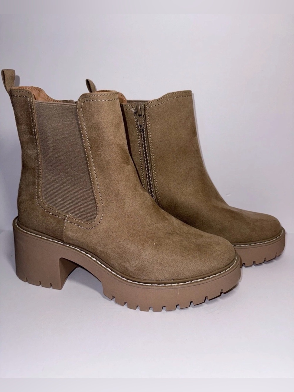 Universal Thread Co. Women’s Zip Up Boots Heel Good Condition Size 6.5 W